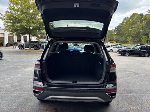 Used 2025 Volkswagen Taos SE image 31