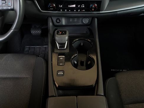 Used 2025 Nissan Rogue SV FWD image 15