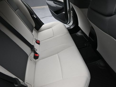 Used 2022 Toyota Corolla LE FWD image 19