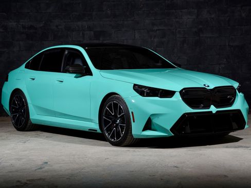 Used 2025 BMW M5 w/ Carbon Package image 2