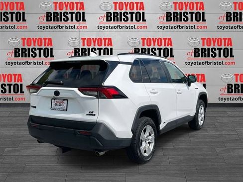 Used 2021 Toyota RAV4 LE image 3