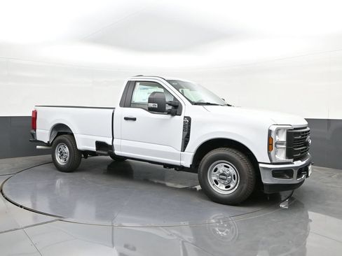 New 2026 Ford F250 XL w/ XL Chrome Package RWD image 15