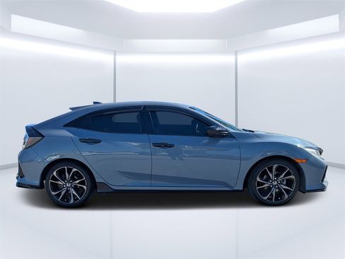 Used 2018 Honda Civic Sport image 2
