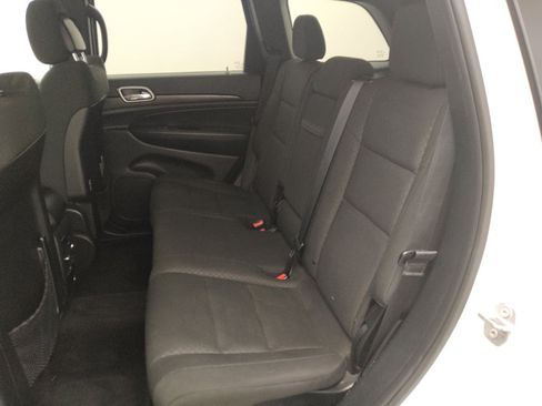 Used 2018 Jeep Grand Cherokee Laredo image 18