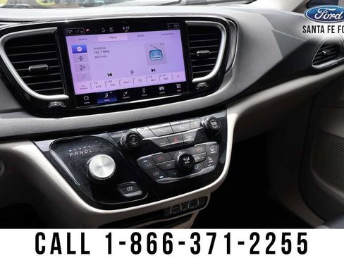 Used 2023 Chrysler Pacifica Touring-L FWD image 37