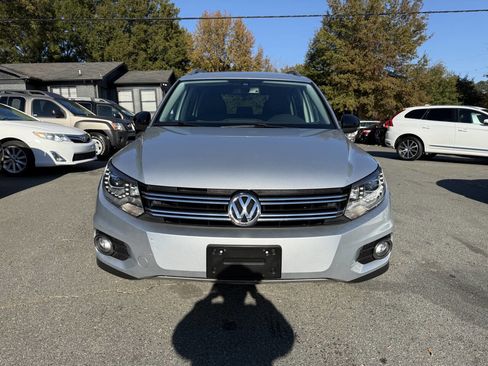 Used 2017 Volkswagen Tiguan Sport image 3