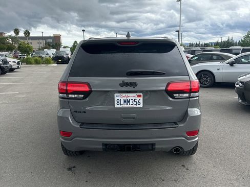 Used 2019 Jeep Grand Cherokee Altitude image 4