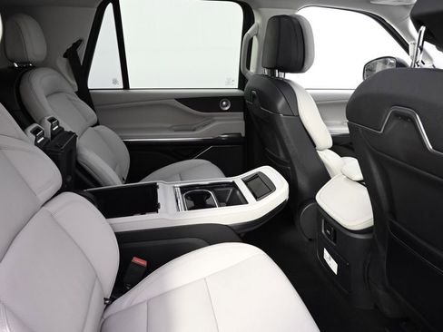 New 2026 Lincoln Navigator Reserve w/ Jet Appearance Package image 18