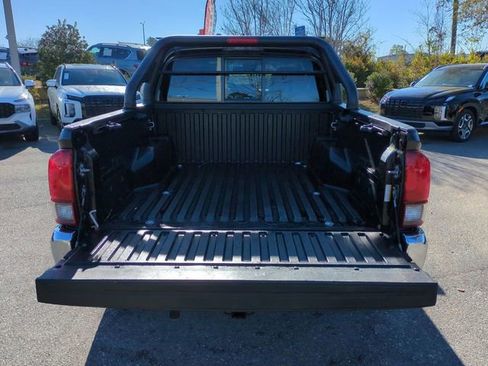 Used 2018 Toyota Tacoma SR5 image 13