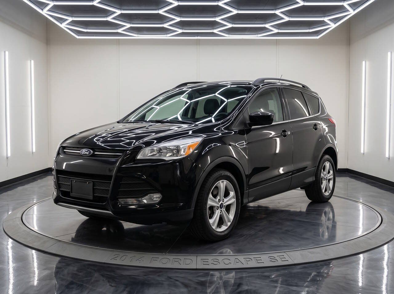 Used 2014 Ford Escape SE w/ Equipment Group 201A FWD image 1