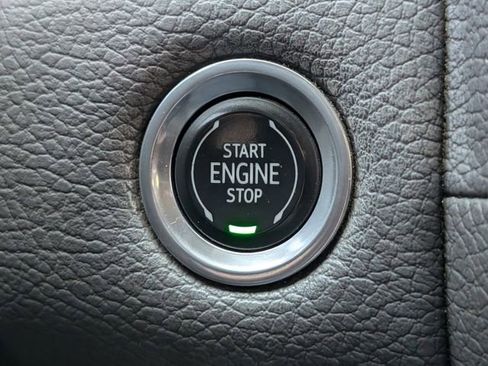 Used 2021 GMC Yukon Denali w/ Denali Premium Package image 30