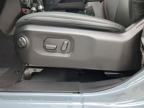 New 2025 Jeep Gladiator Rubicon w/ Convenience Group image 19