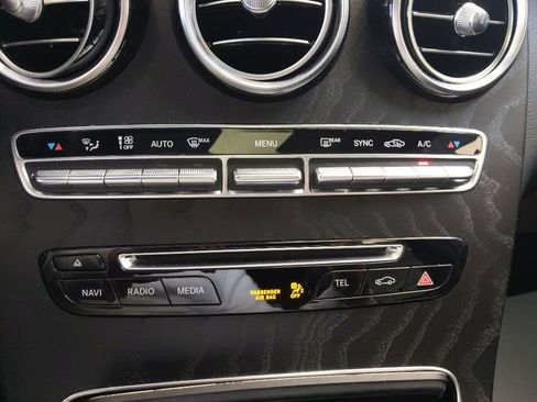 Used 2019 Mercedes-Benz GLC 300 4MATIC image 22