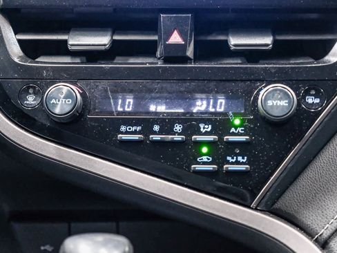 Used 2022 Toyota Camry SE image 15