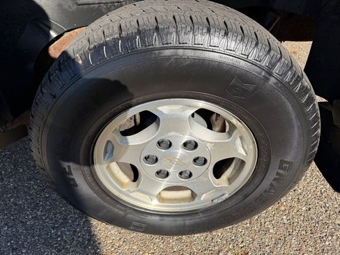 Used 2005 Chevrolet Avalanche LS w/ Onstar Plus Package image 17