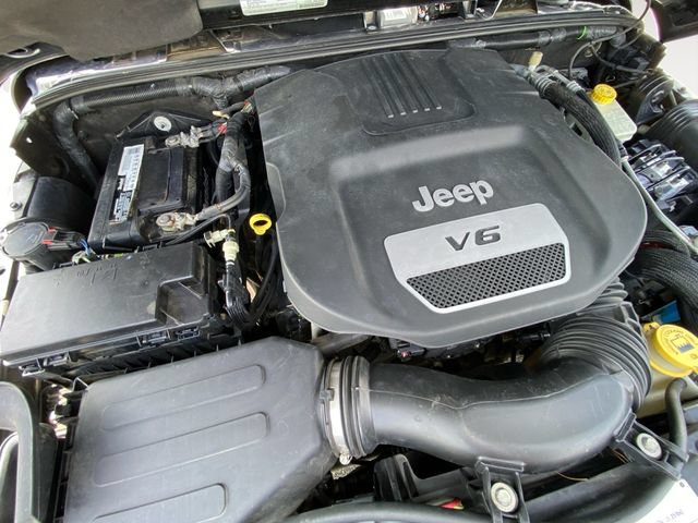 Used 2016 Jeep Wrangler Unlimited Sahara w/ Max Tow Package AWD/4WD image 27