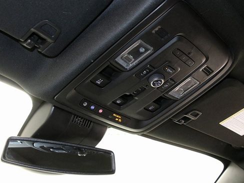 Used 2023 GMC Yukon XL Denali image 24