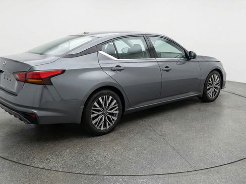 Used 2025 Nissan Altima 2.5 SV FWD image 9