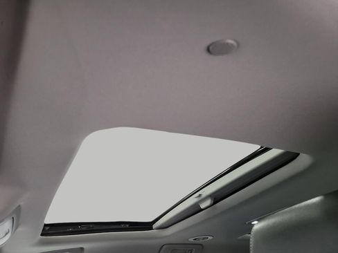 Used 2023 GMC Acadia SLT w/ Elevation Edition image 28