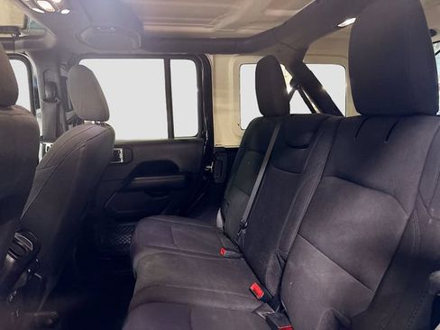Used 2020 Jeep Wrangler Unlimited Sahara AWD/4WD image 19