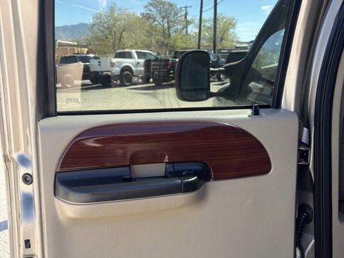 Used 2005 Ford F250 Lariat image 20