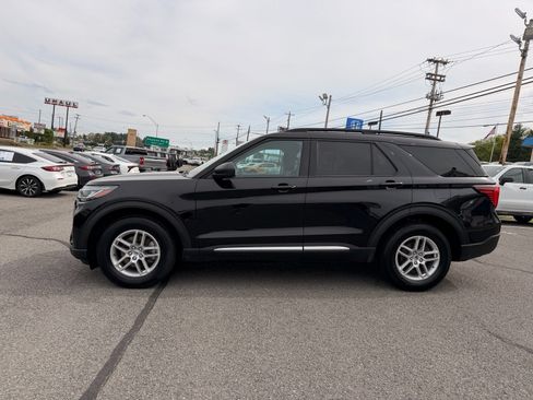 Used 2025 Ford Explorer Active AWD/4WD image 3