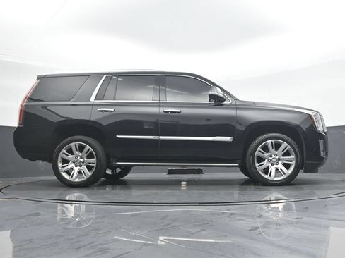Used 2019 Cadillac Escalade Luxury AWD/4WD image 32