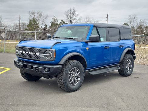 New 2025 Ford Bronco Badlands image 2