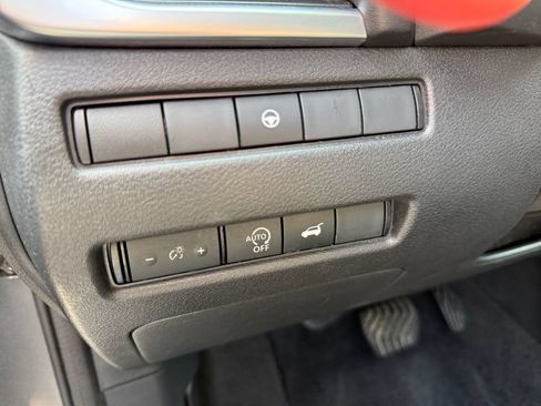 Used 2024 Nissan Rogue SV FWD image 28