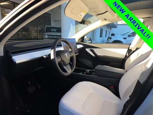 Used 2021 Tesla Model Y Long Range image 5