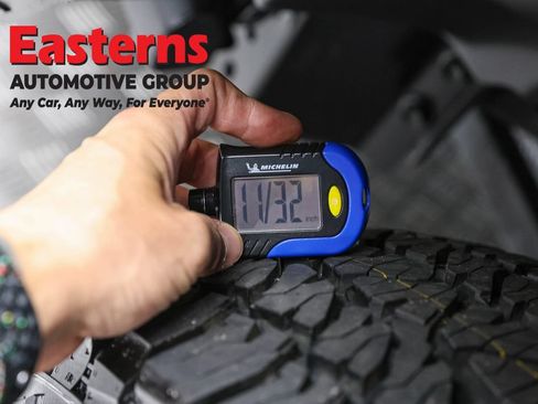 Used 2023 Jeep Wrangler Unlimited w/ Sun & Screen Package AWD/4WD image 28