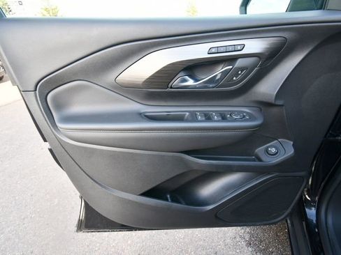 Used 2023 GMC Terrain SLT AWD/4WD image 13