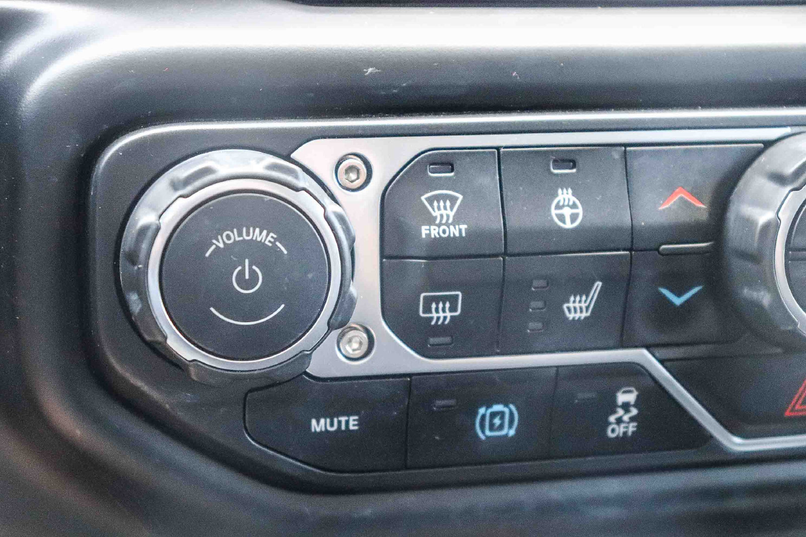 Used 2022 Jeep Wrangler Unlimited Sahara w/ Cold Weather Group AWD/4WD image 29