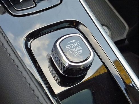 Certified 2024 Volvo XC90 B6 Plus image 23