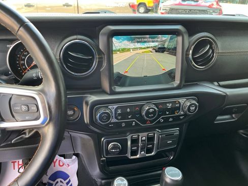 Used 2022 Jeep Gladiator Overland AWD/4WD image 9