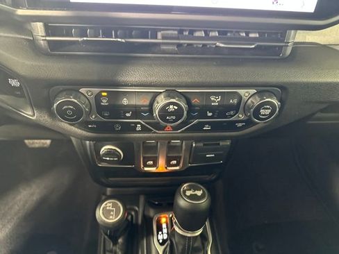 Used 2024 Jeep Wrangler Sport S image 23