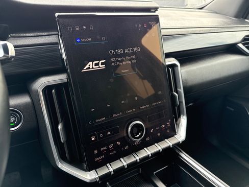 Used 2025 GMC Acadia Elevation image 17