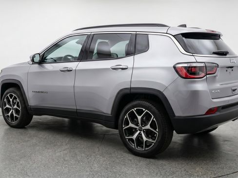 Used 2025 Jeep Compass Limited AWD/4WD image 6