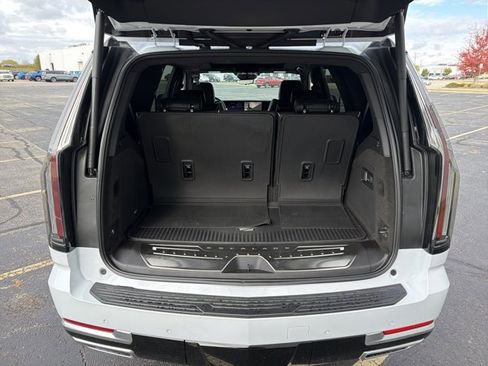 New 2026 Cadillac Escalade Luxury image 38