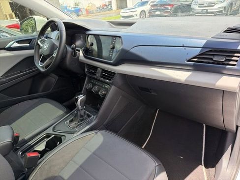 Used 2023 Volkswagen Taos SE w/ Panoramic Sunroof Package FWD image 29
