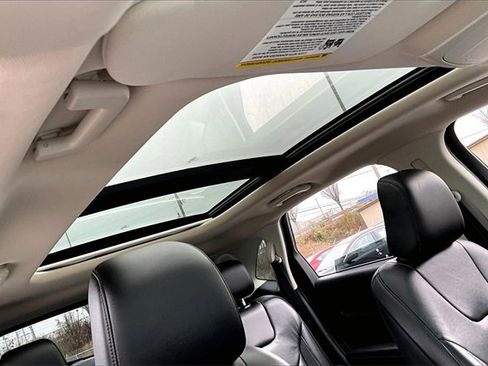 Used 2020 Ford Edge Titanium image 26