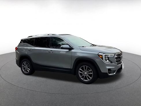 Used 2024 GMC Terrain SLT AWD/4WD image 2