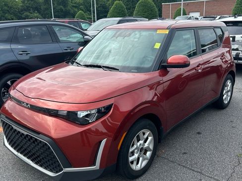 Certified 2023 Kia Soul LX w/ LX Technology Package FWD image 7