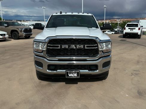 Used 2022 RAM 2500 Tradesman w/ Chrome Appearance Group image 8