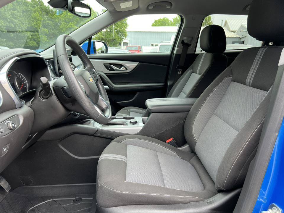 Used 2024 Chevrolet Blazer LT w/ Convenience Package FWD image 3