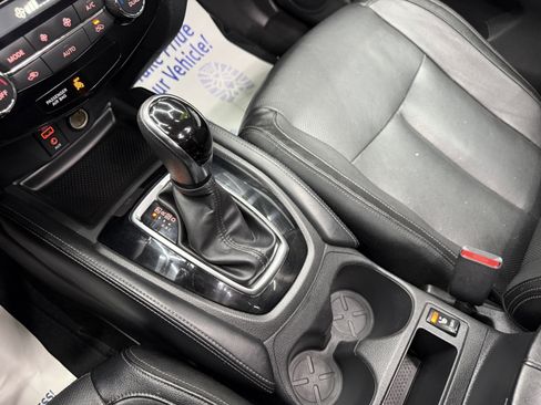 Used 2017 Nissan Rogue AWD image 21