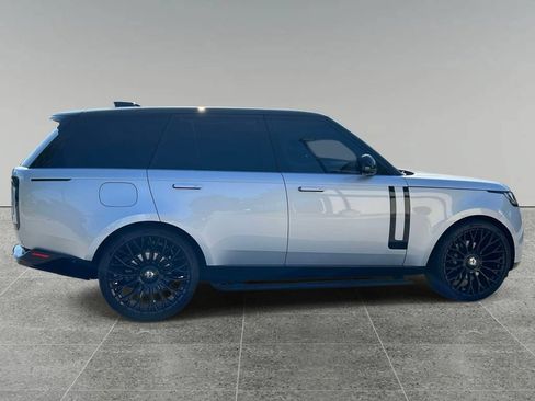 Used 2025 Land Rover Range Rover SE AWD/4WD image 6