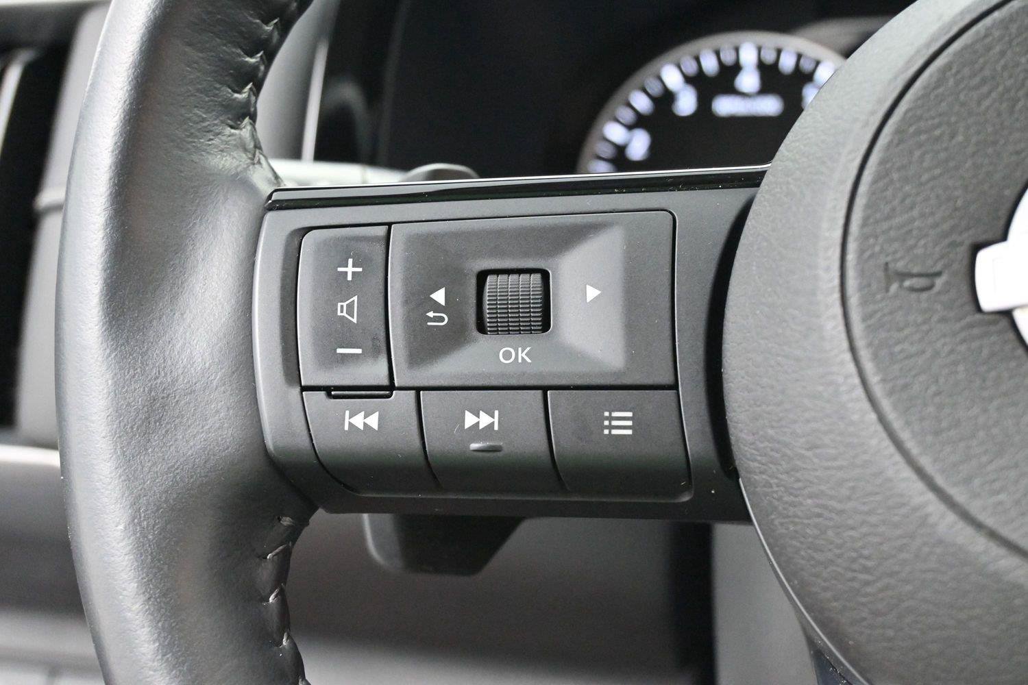 Used 2022 Nissan Pathfinder SL w/ Cargo Package AWD/4WD image 19