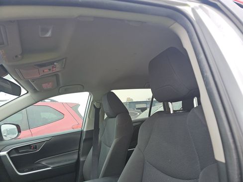 Used 2021 Toyota RAV4 LE image 13