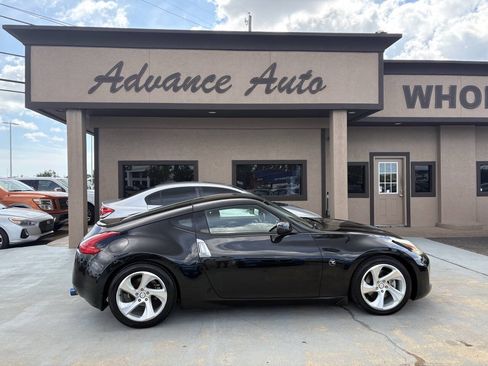 Used 2015 Nissan 370Z Coupe RWD image 1